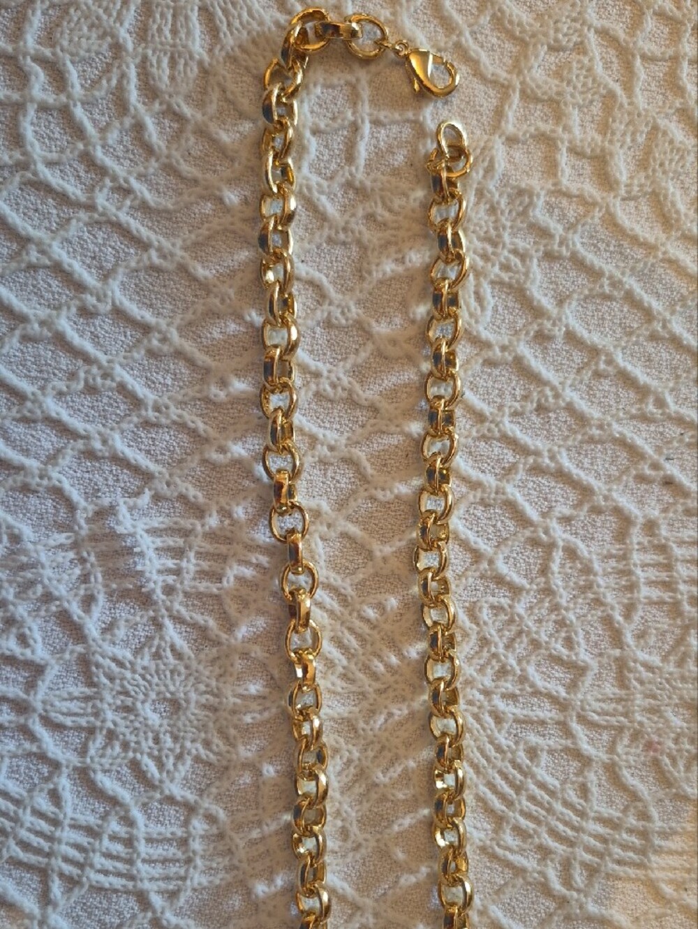 Gold Chain Link Necklace - Women's Jewelry - Picture 3 of 4